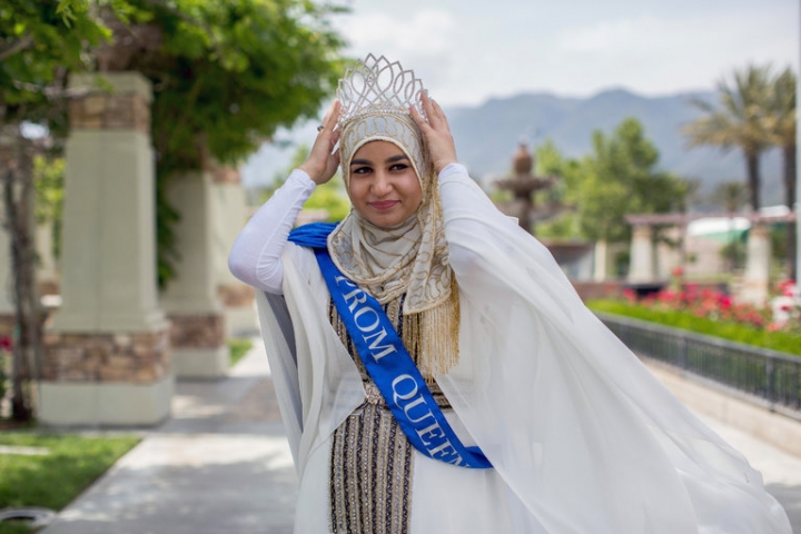 Zarifeh Shalabi, Siswi SMA Muslim Berhijab di Amerika Serikat yang Terpilih Menjadi Prom Queen