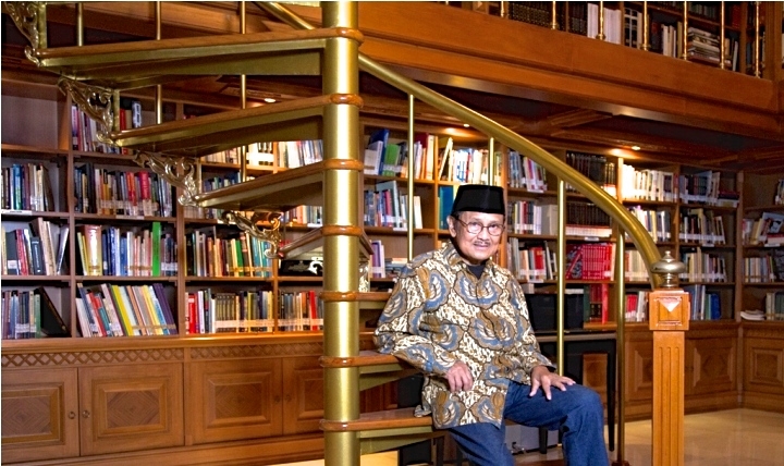 5 Kebiasaan B.J. Habibie yang Bisa Kamu Contek