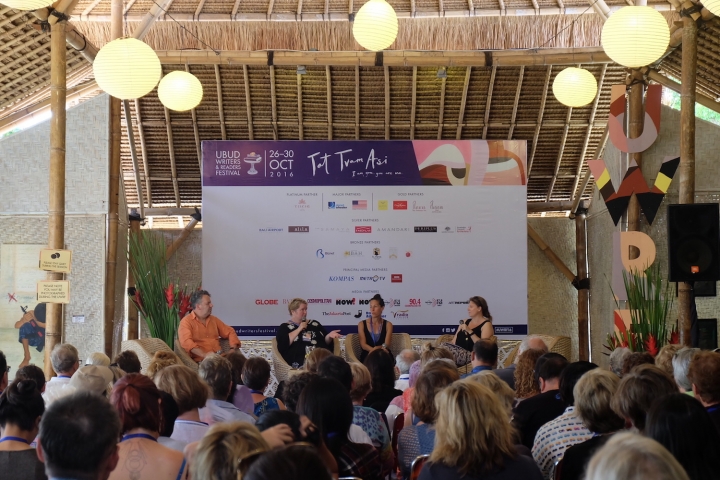 Memaknai Sumpah Pemuda dengan Menjadi Volunteer di Ubud Writers and Readers Festival 2016
